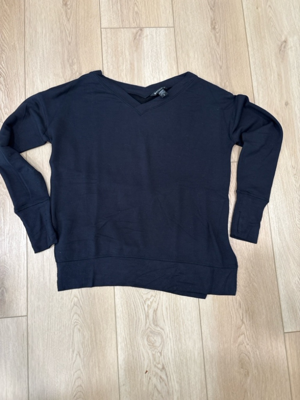 Athleta‎ Black V-Neck Sweatshirt Women's Small Cozy Pullover Thumbholes
